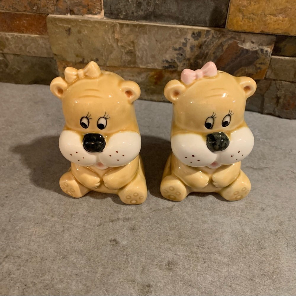 Vintage Teddy Bears shakers salt and pepper Lefton Set